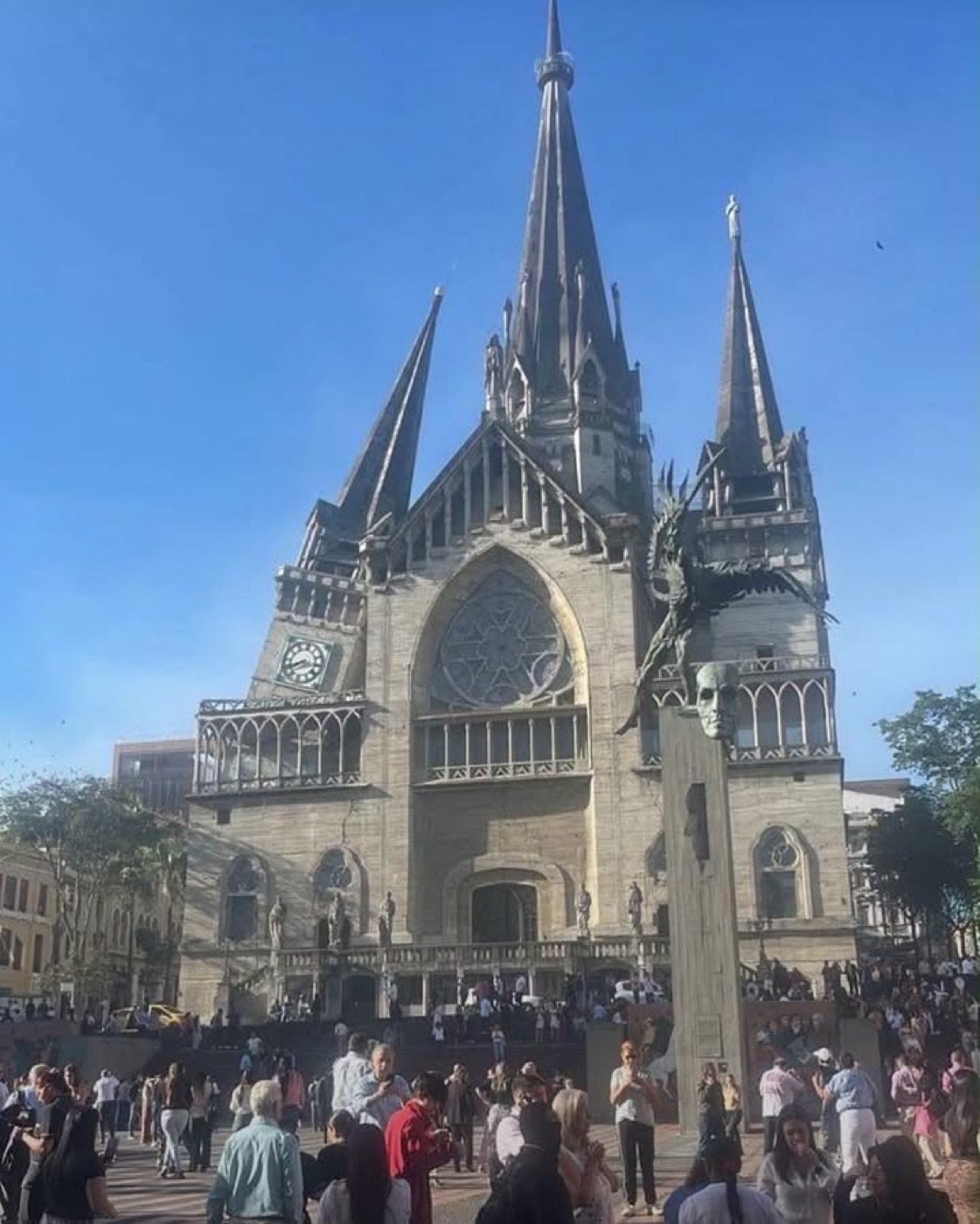 Catedral de Manizales con daños en su torre tras el sismo